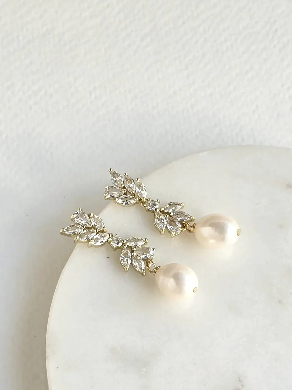 Aros circonita perla natural oro 2