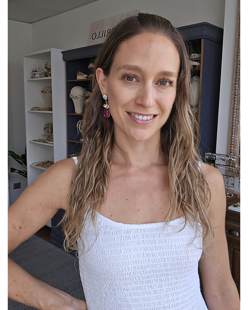 Aros perla y piedra fucsia