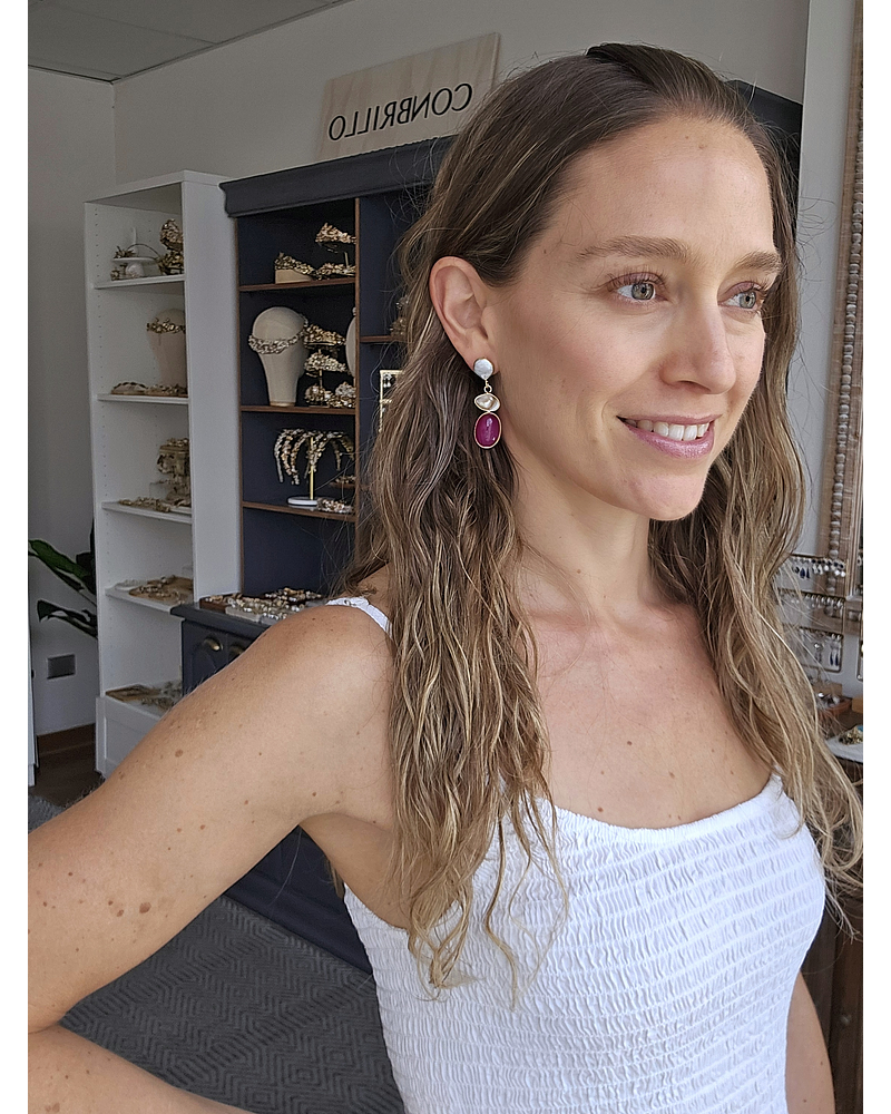 Aros perla y piedra fucsia