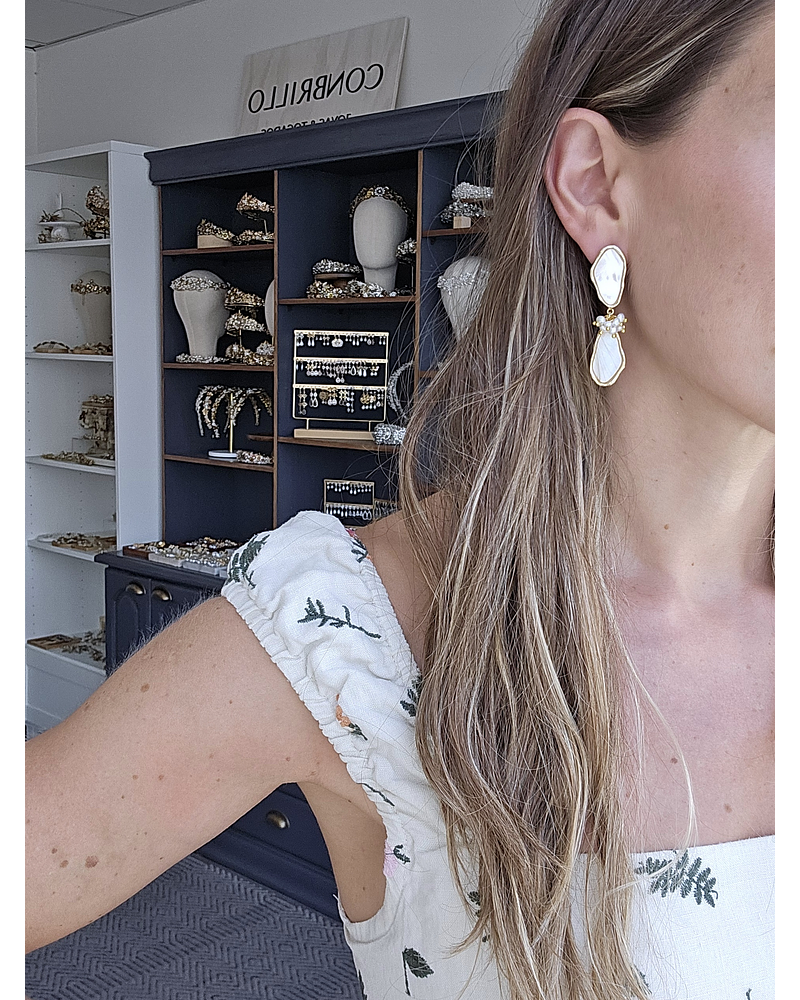 Aros nácar doble con racimo