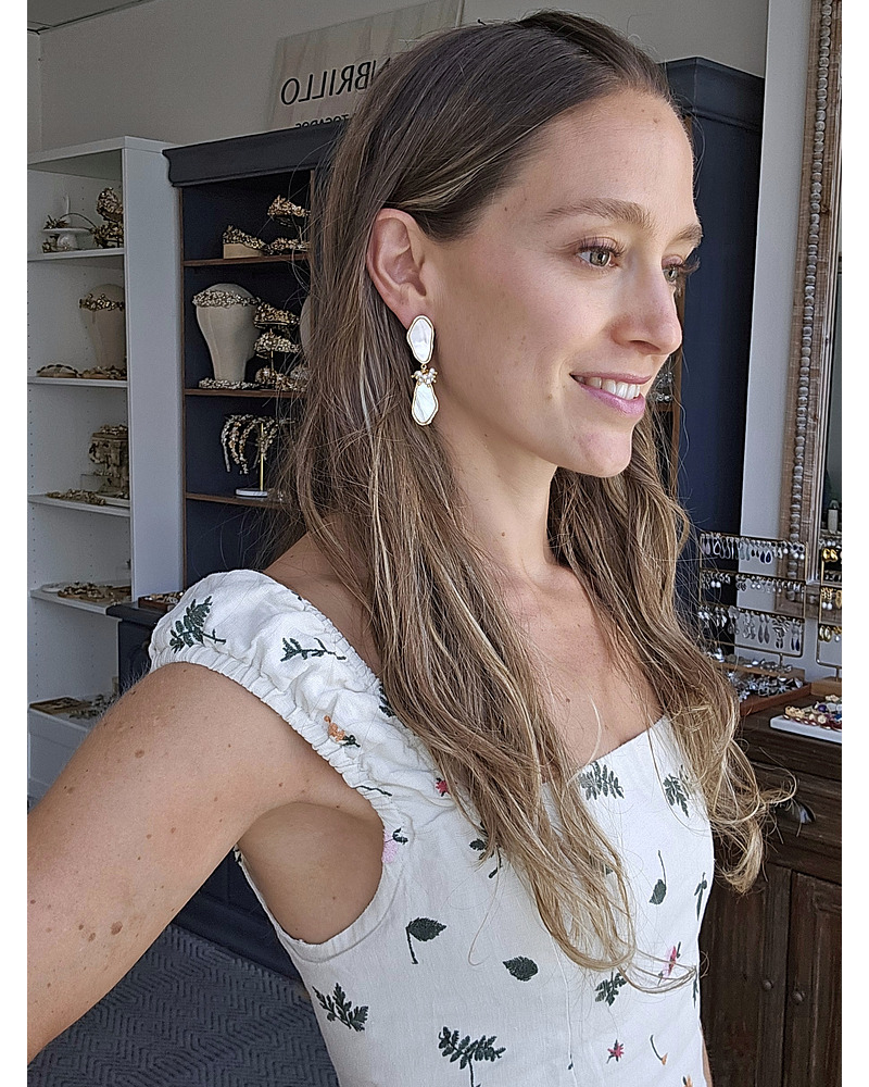 Aros nácar doble con racimo