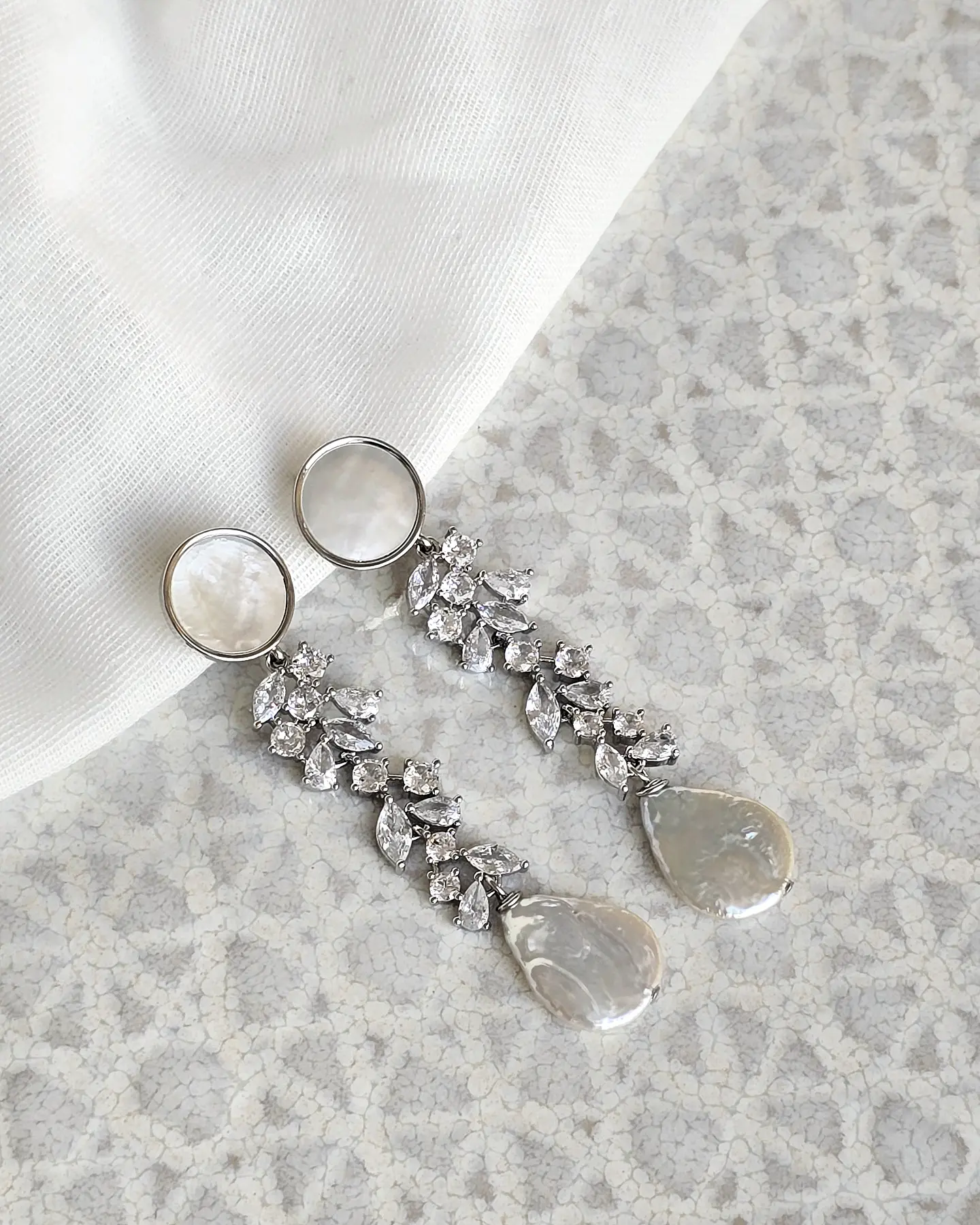 Aros con circonita y perla largos 2