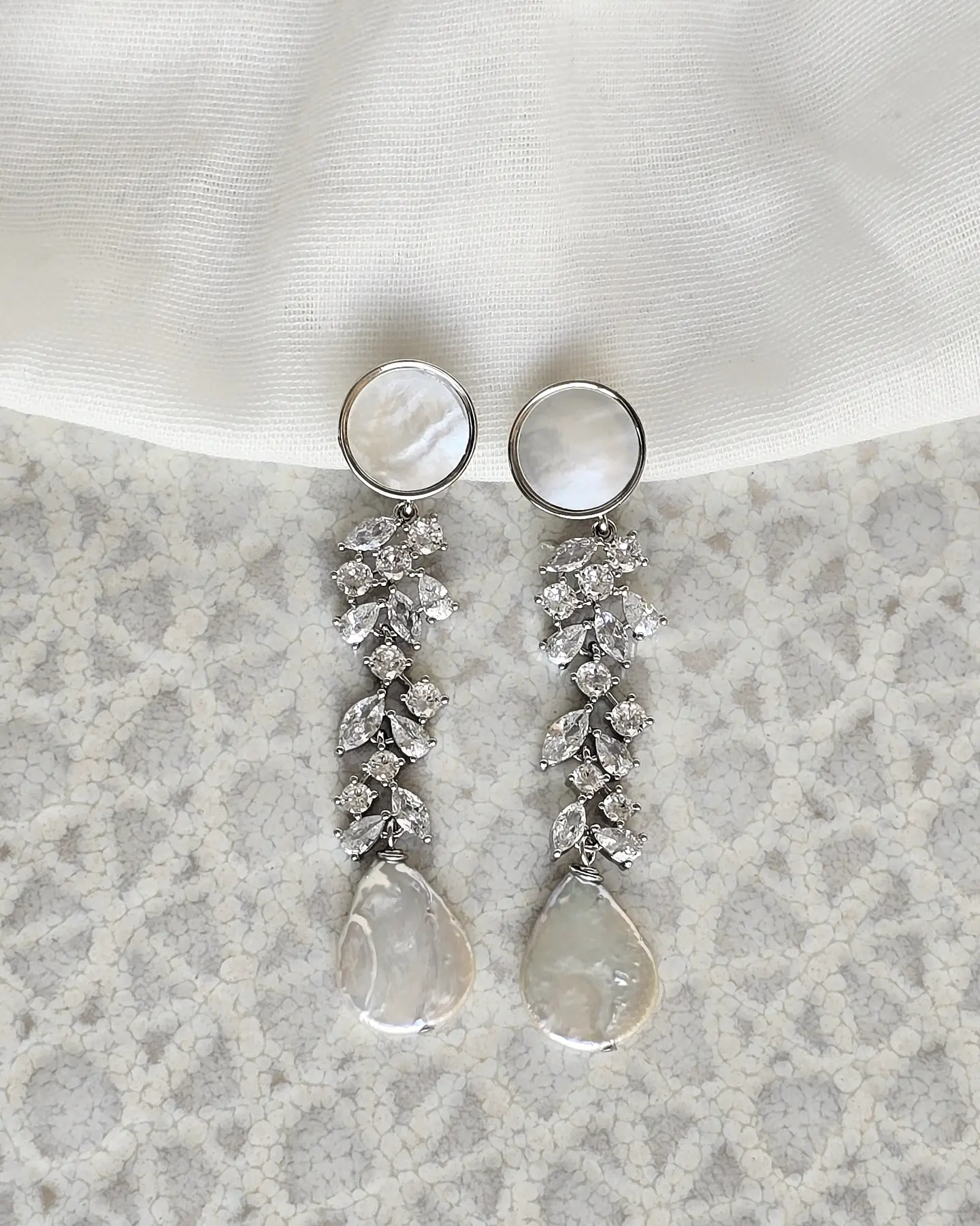 Aros con circonita y perla largos 3