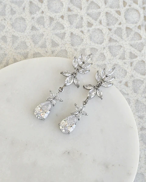 Aros circonitas hojas y flor