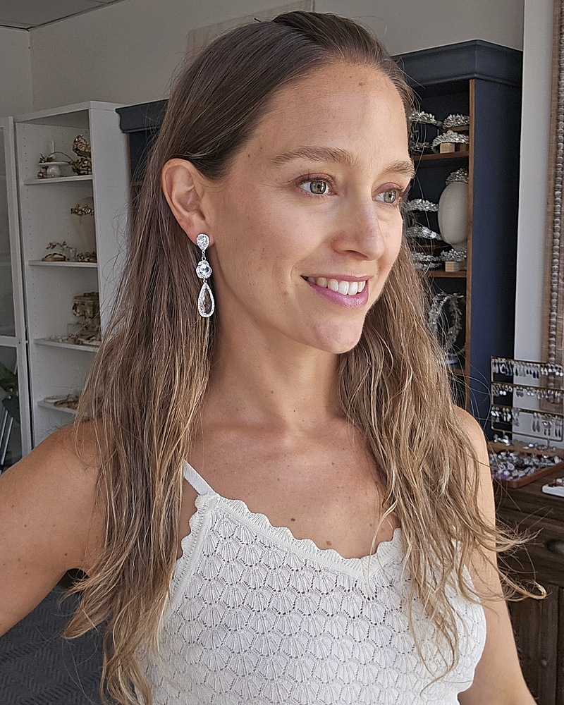 Aros largos de circonitas y cristal transparente