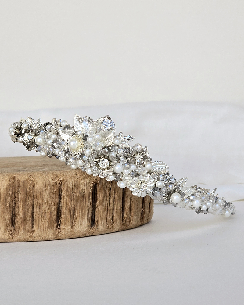 Tiara Carla flores, hojas y cristales