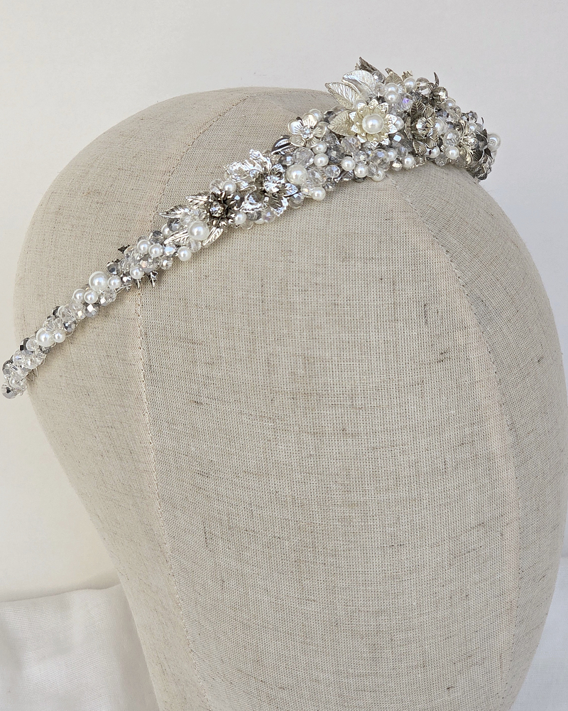 Tiara Carla flores, hojas y cristales