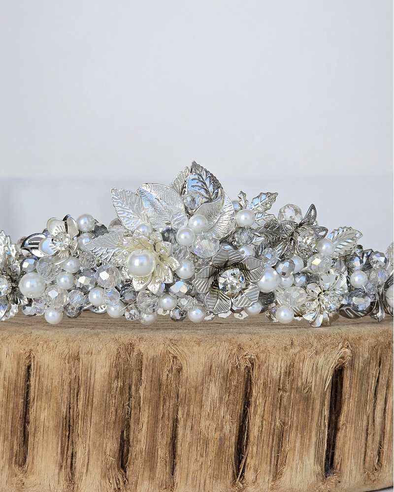 Tiara Carla flores, hojas y cristales