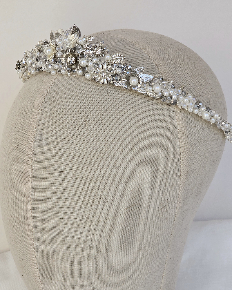 Tiara Carla flores, hojas y cristales