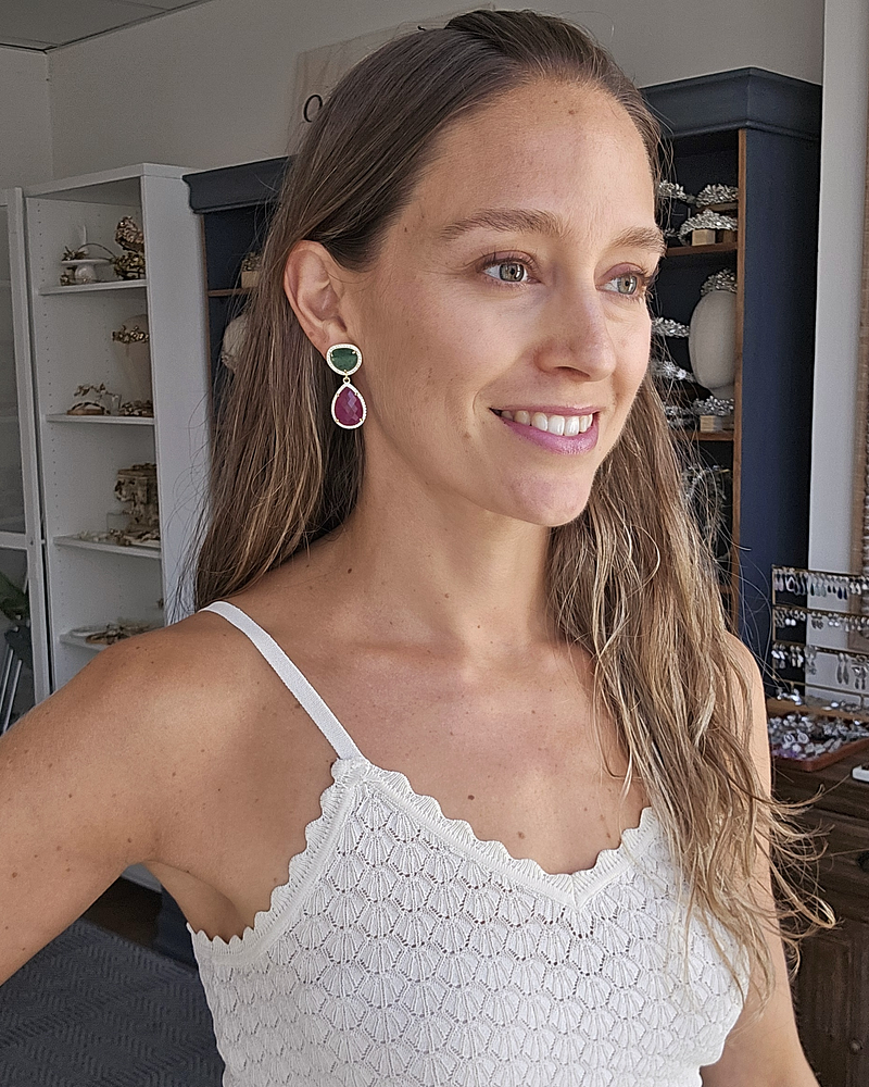 Aros piedras naturales verde y fucsia