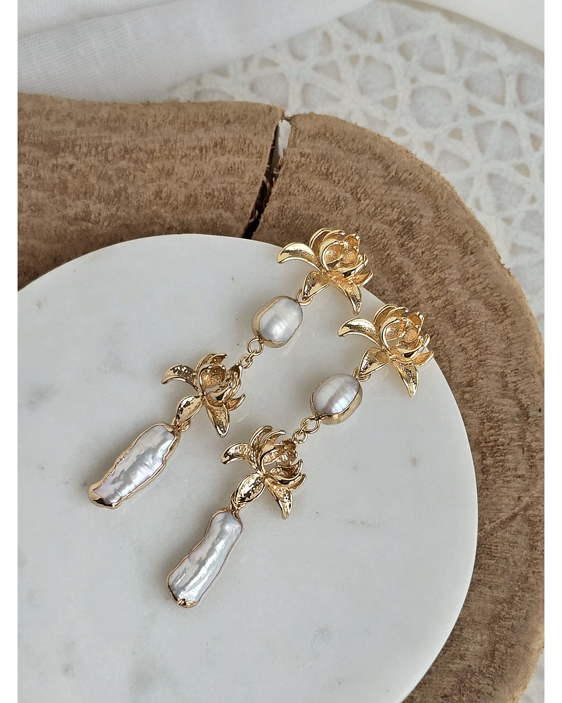 Aros largos flor con perlas