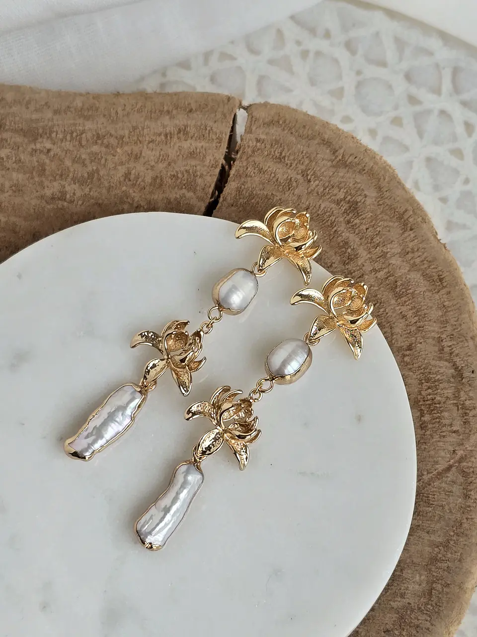 Aros largos flor con perlas 1