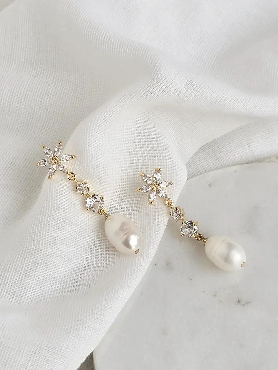 Aros flor circonitas y perla natural 2