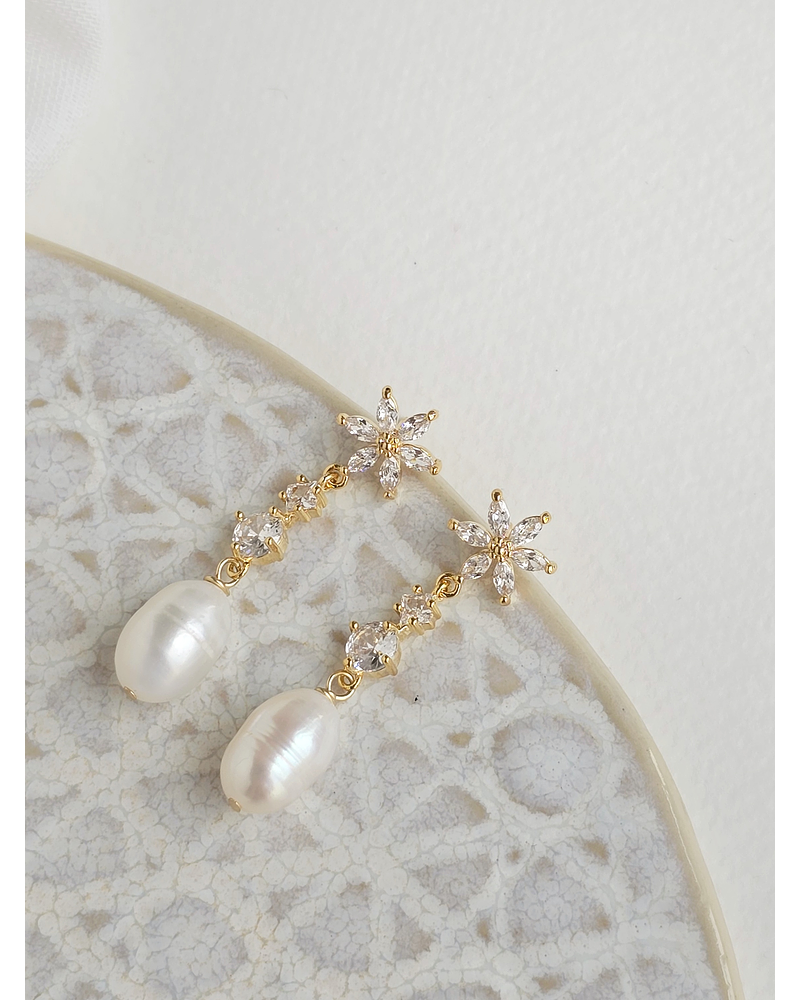 Aros flor circonitas y perla natural