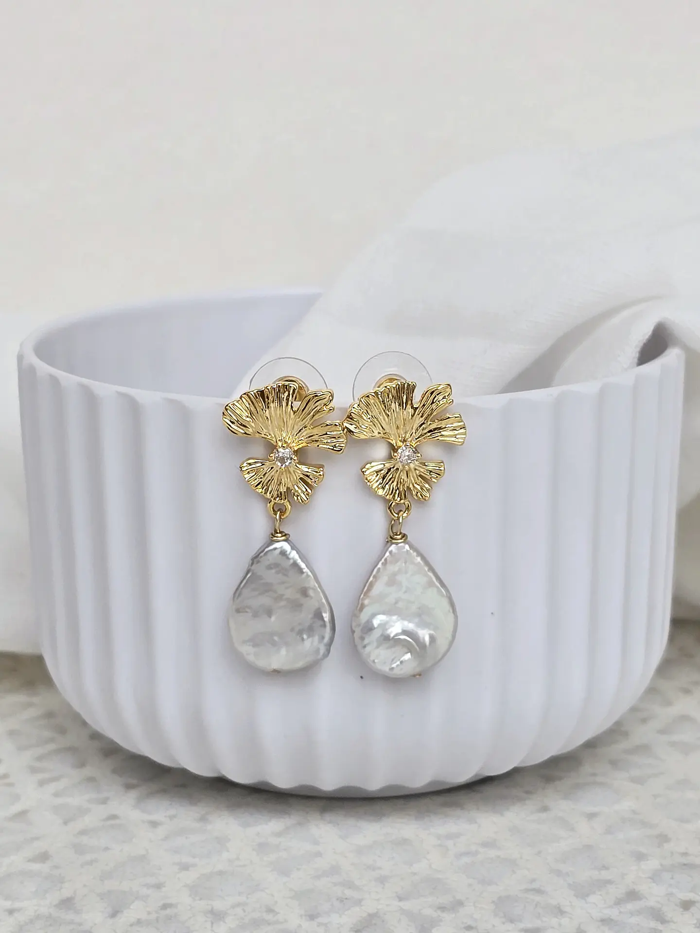 Aros hoja abanico con perla natural 1