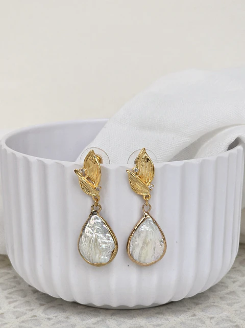Aros de hojitas con perla natural