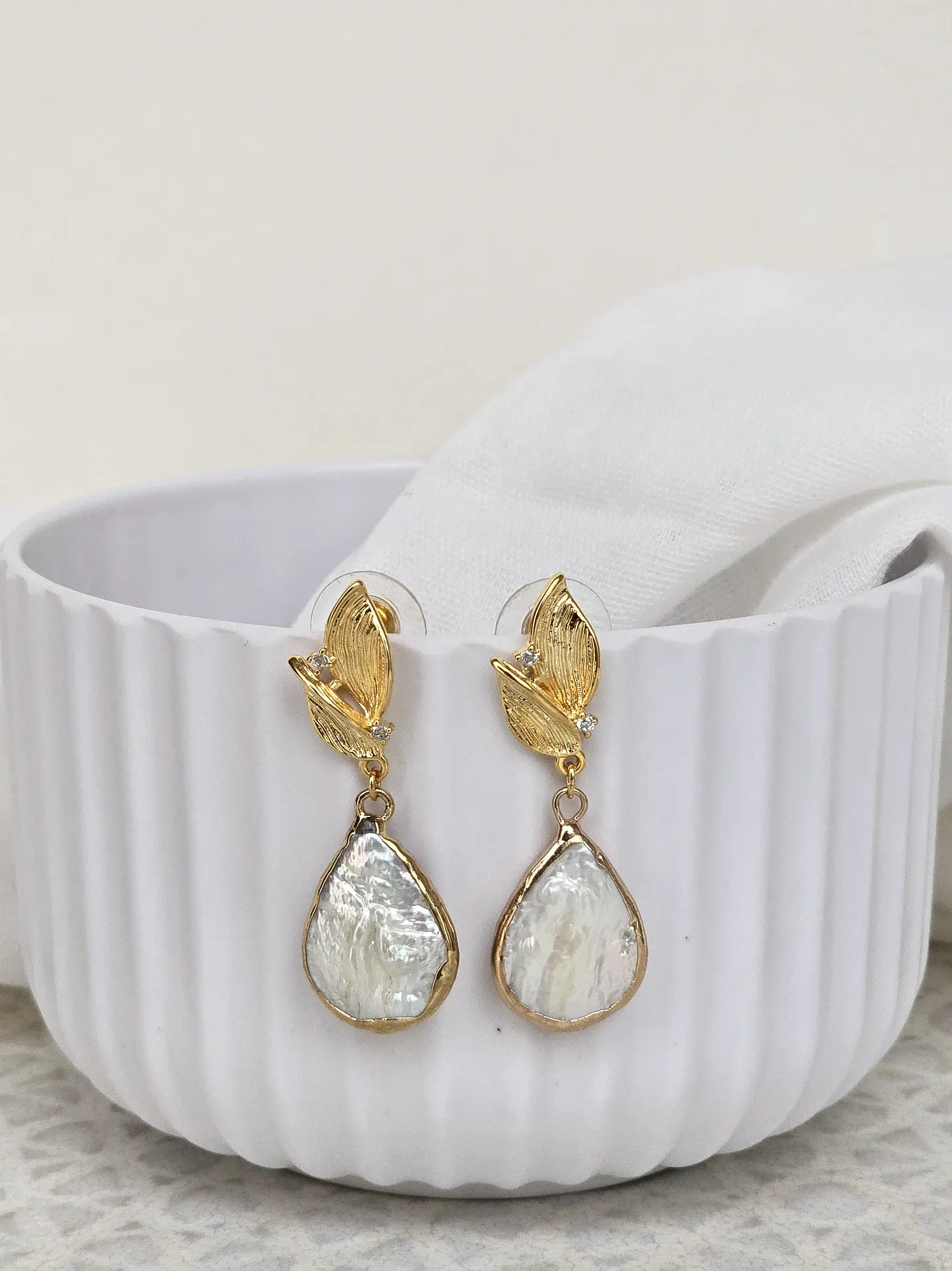 Aros de hojitas con perla natural 1