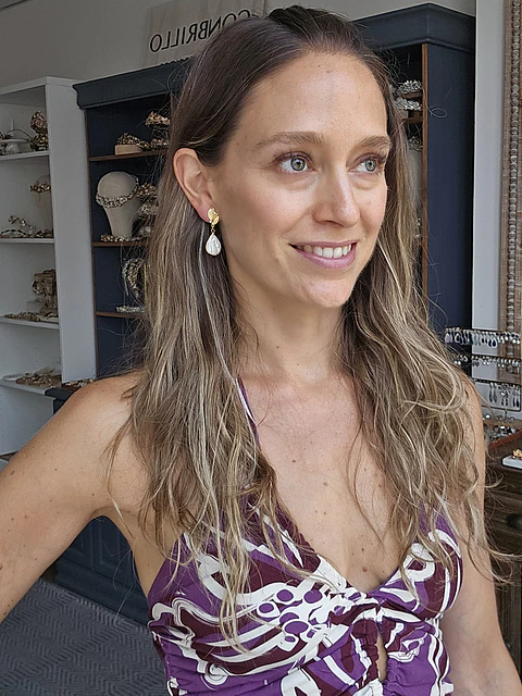 Aros de hojitas con perla natural
