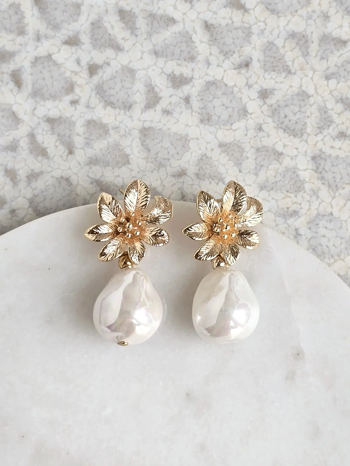 Aros flor con perla  1