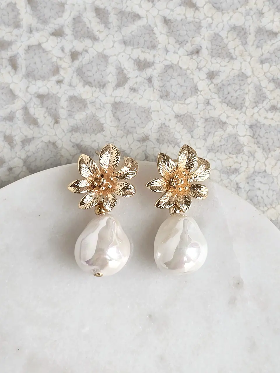 Aros flor con perla  1