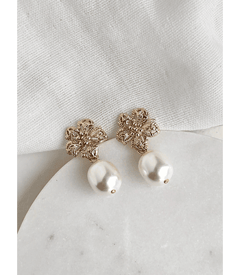 Aros flor calada y perla
