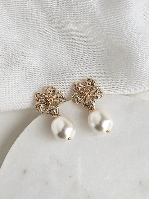 Aros flor calada y perla