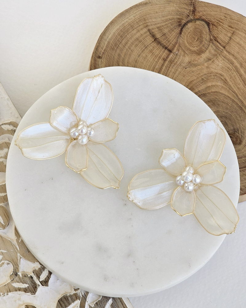 Aros flor anacarada dorado