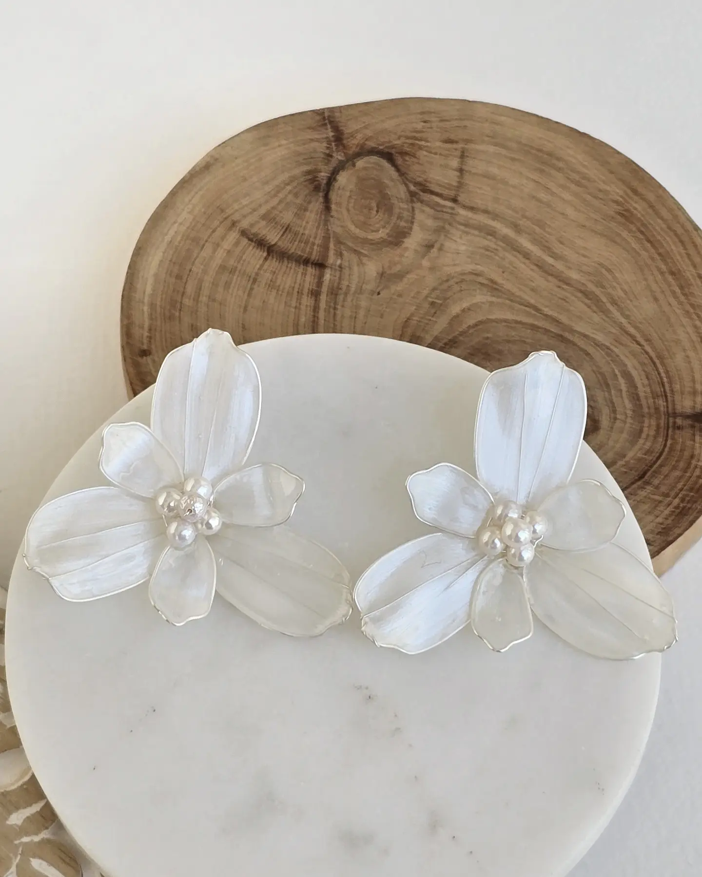 Aros flor anacarada plata 2