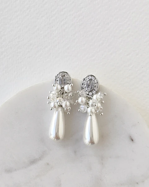 Aros vintage con perla y racimo