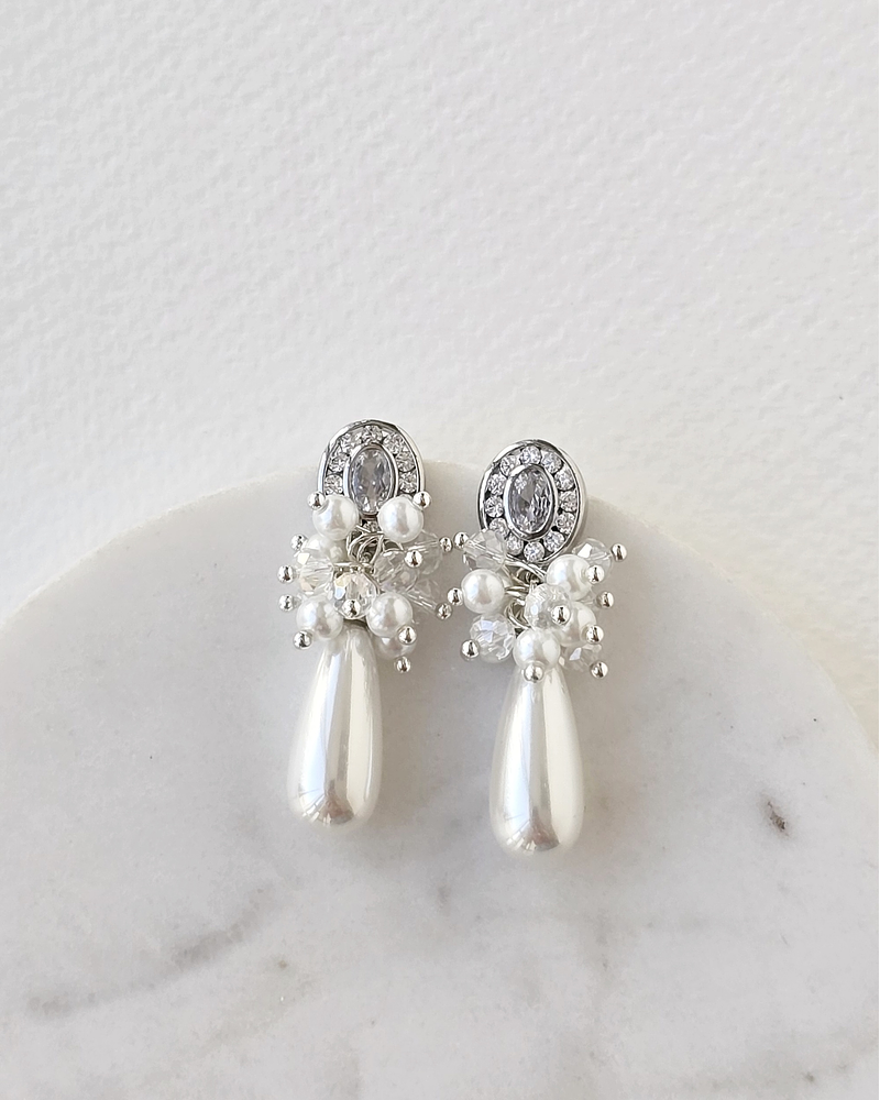 Aros vintage con perla y racimo