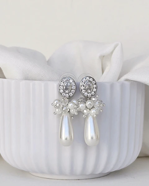 Aros vintage con perla y racimo