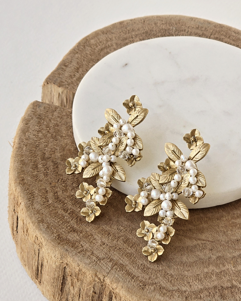 Aros bordados flores y perlas