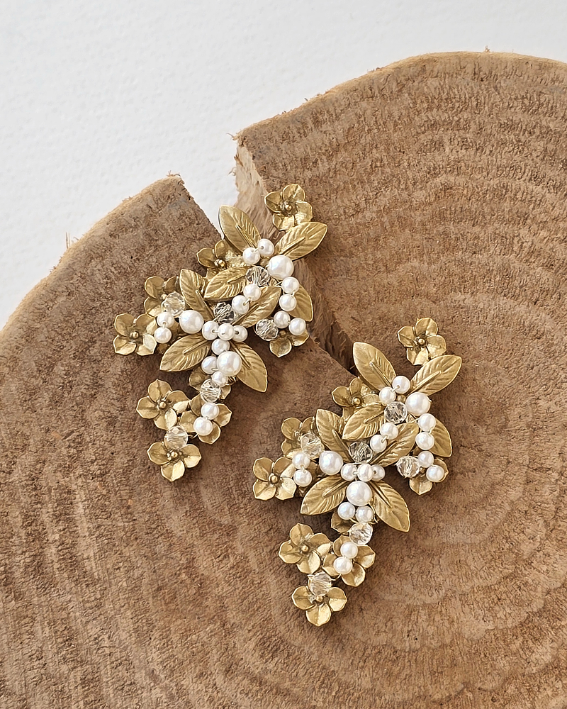 Aros bordados flores y perlas