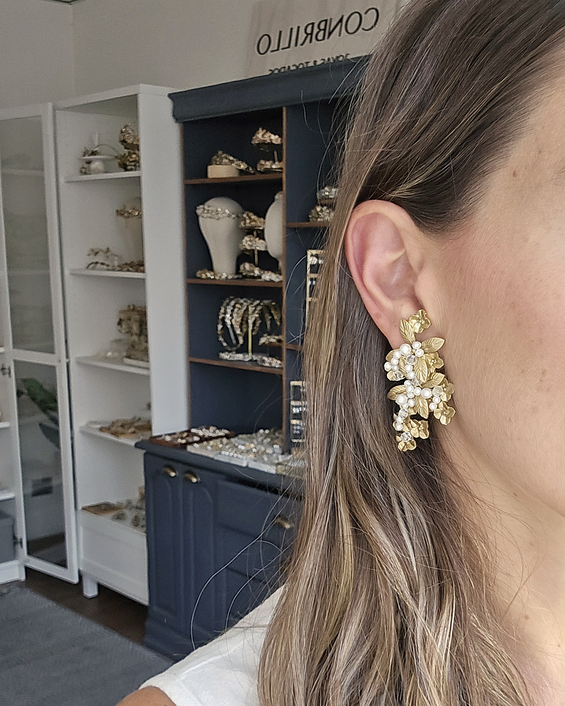 Aros bordados flores y perlas