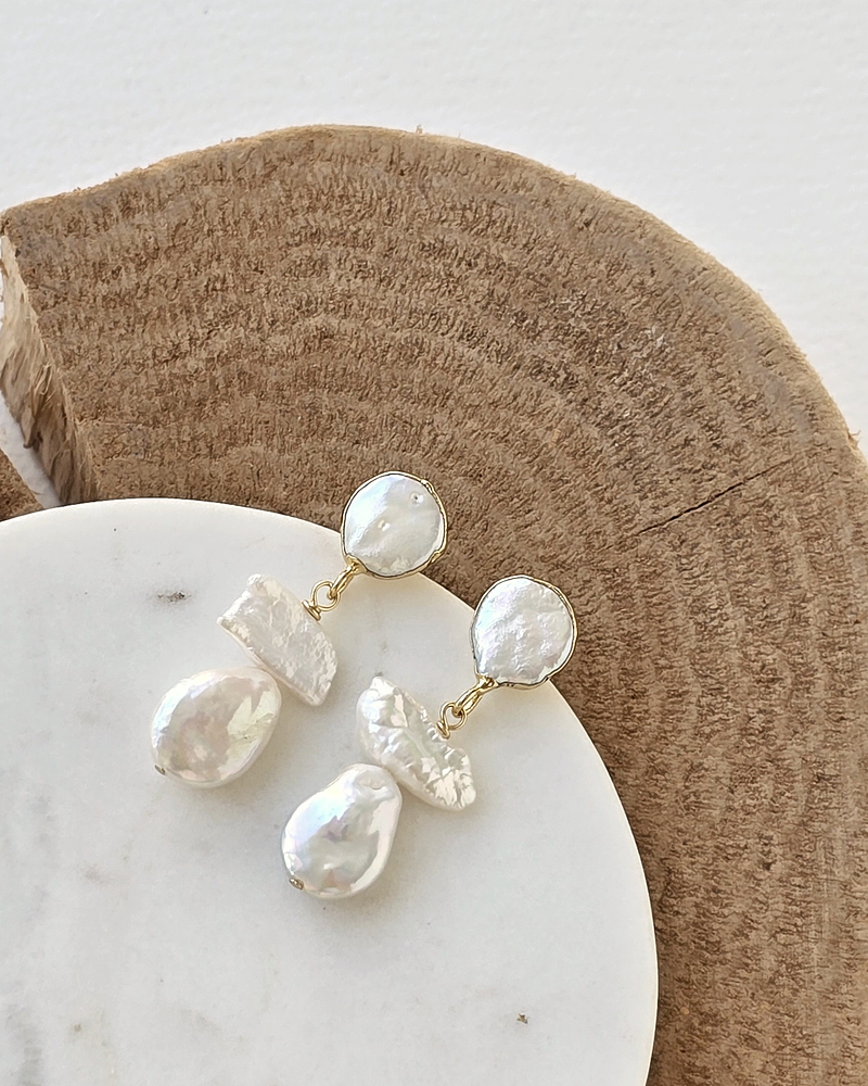 Aros perlas irregulares dorados