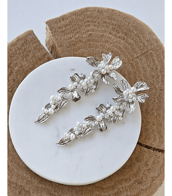 Aros largos de flor y hoja bordados