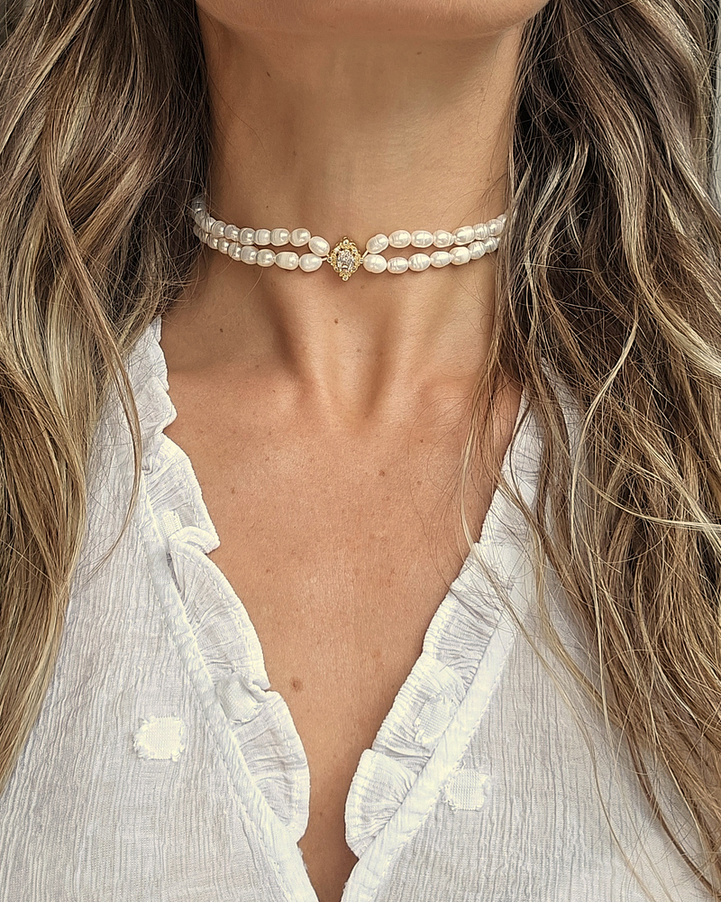 Choker doble de perlas con centro vintage oro