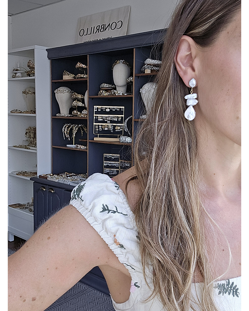 Aros perlas irregulares distintas formas dorados