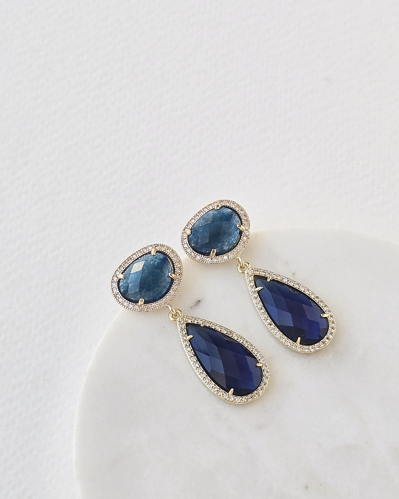 Aros azules rodeados de circonitas