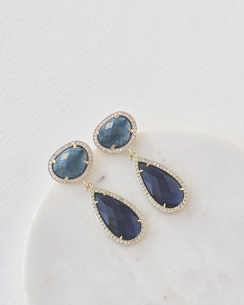 Aros azules rodeados de circonitas