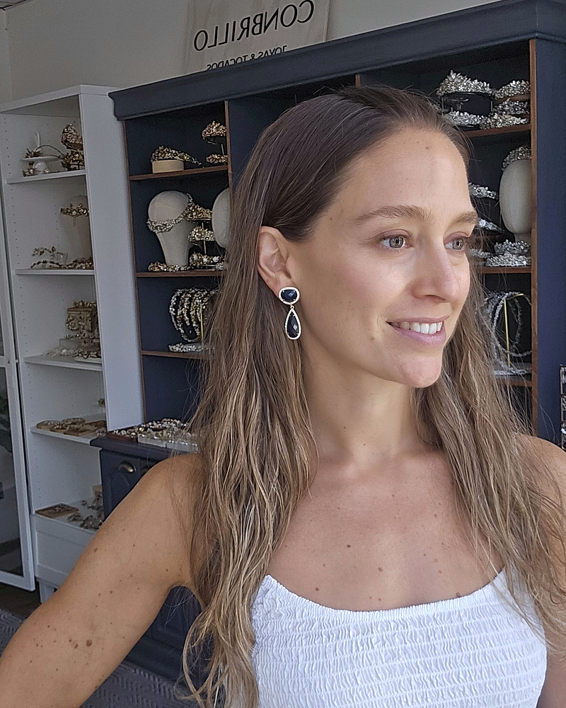 Aros azules rodeados de circonitas