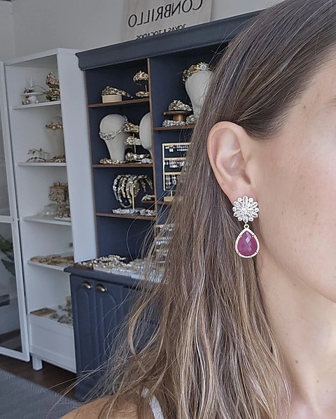 Aros circonitas y piedra natural fucsia