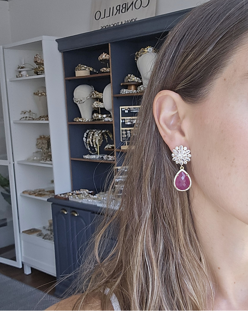 Aros circonitas y piedra natural fucsia