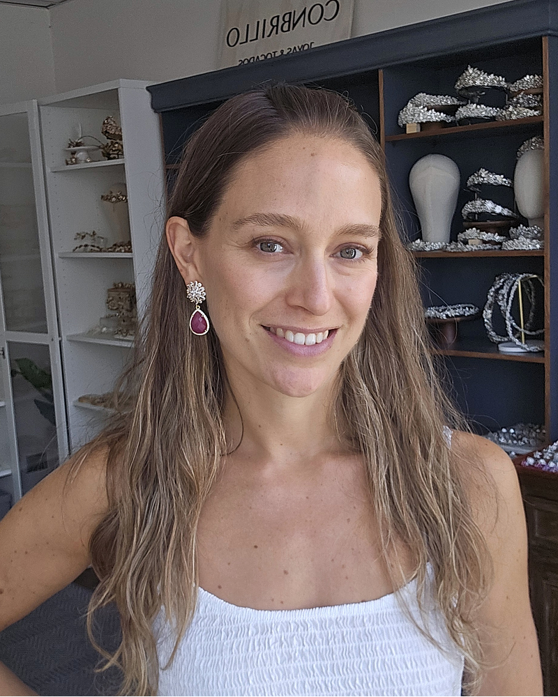 Aros circonitas y piedra natural fucsia