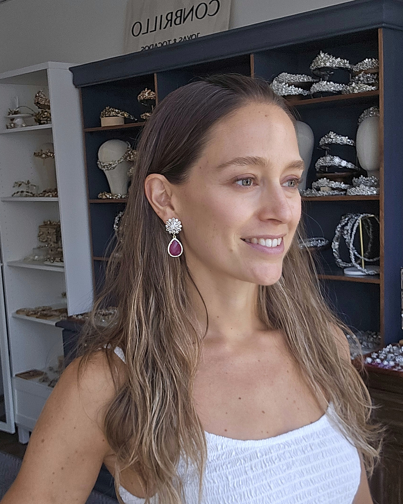 Aros circonitas y piedra natural fucsia