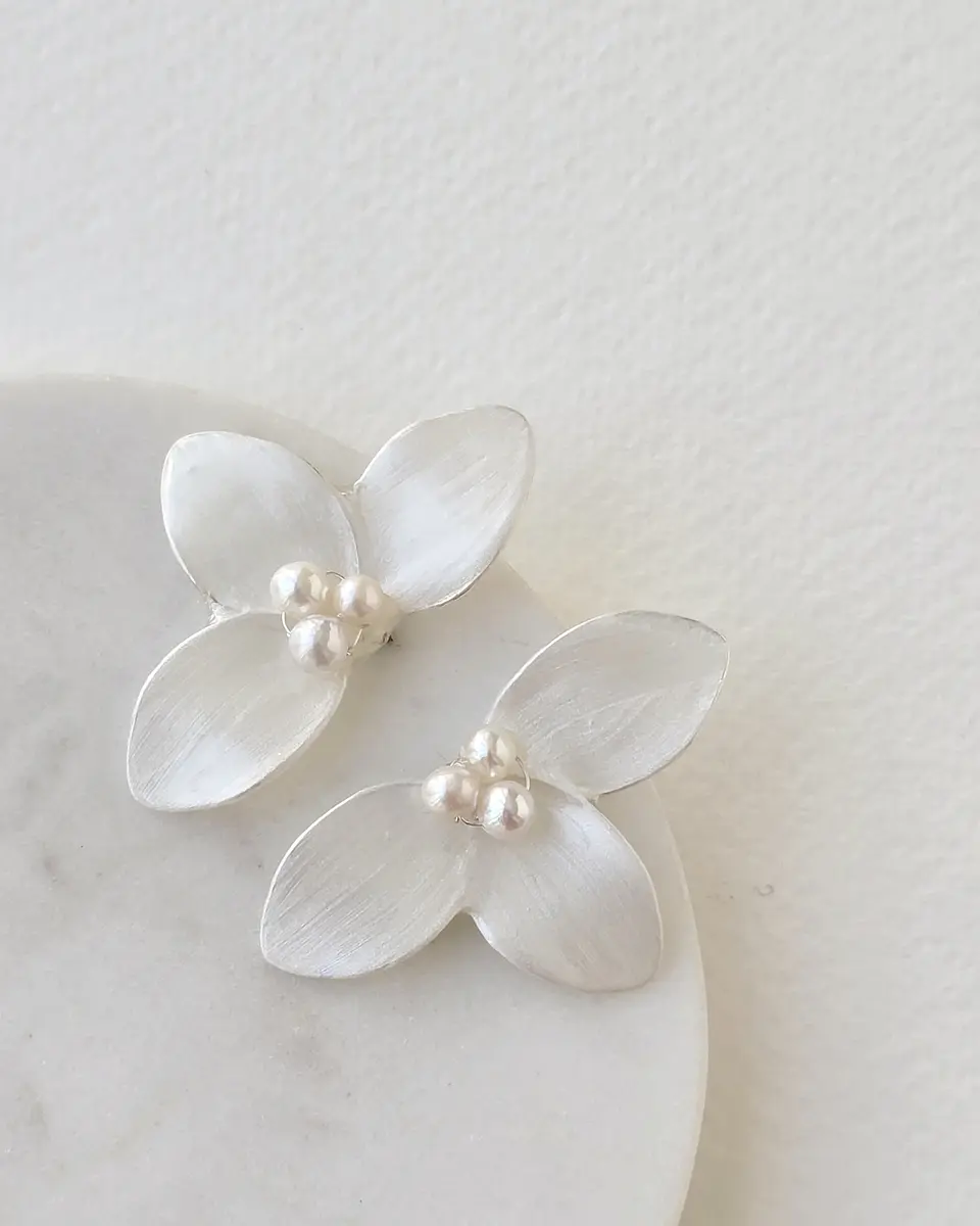 Aros media flor cristalizada plateada pequeña 2