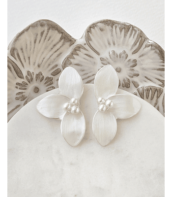 Aros media flor cristalizada plateada pequeña