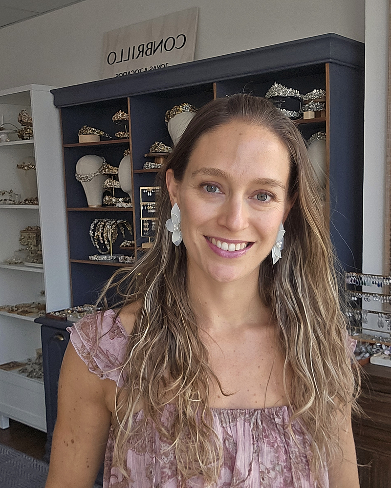 Aros media flor doble anacarada con perlas