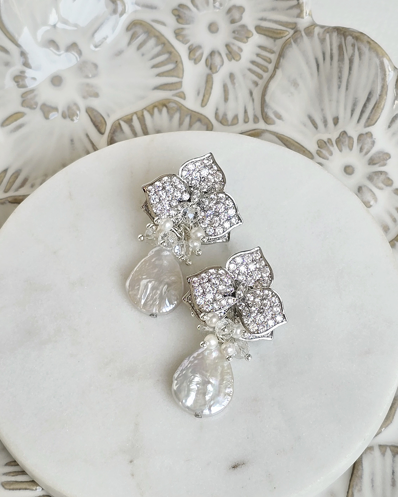 Aros de orquídea con micro circonitas perla barroca y racimo