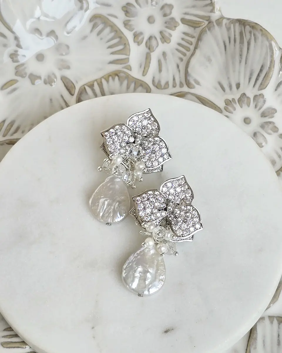 Aros de orquídea con micro circonitas perla barroca y racimo 2